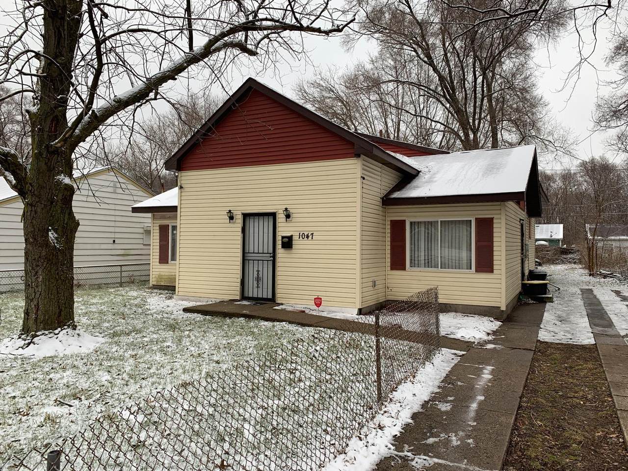 1047 Matthews Street - Photo 1