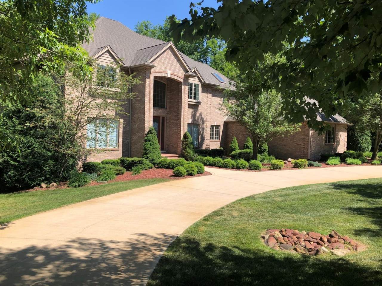 910 Crabapple Lane - Photo 1