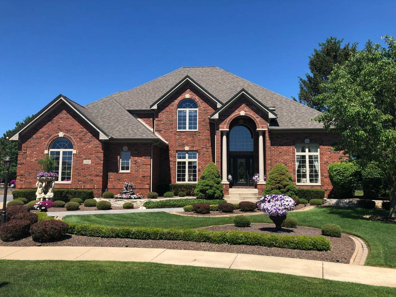 2047 Maplewood Circle - Photo 1
