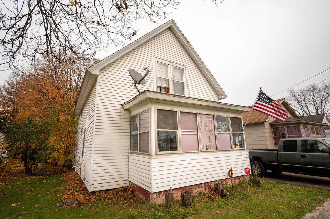 211 Plain Street - Photo 1