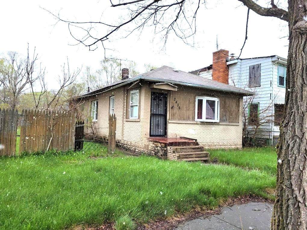 2435 Diamond Avenue - Photo 1