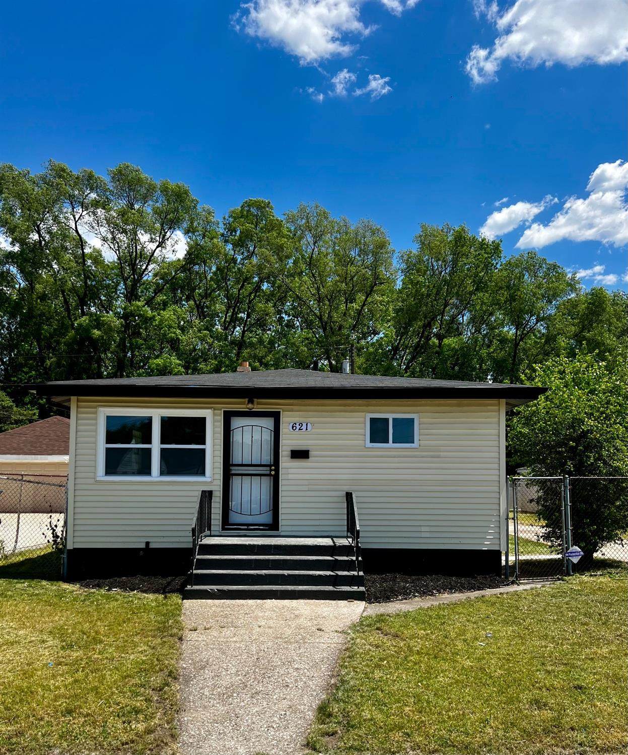 621 Dallas Street - Photo 1