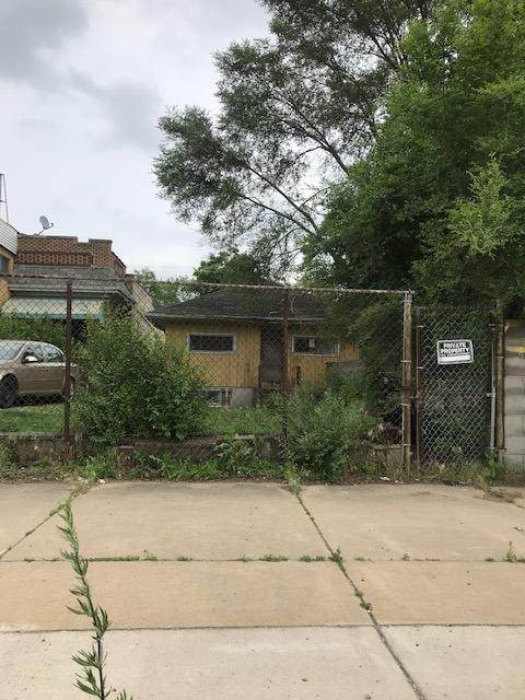 4417 Broadway - Photo 1