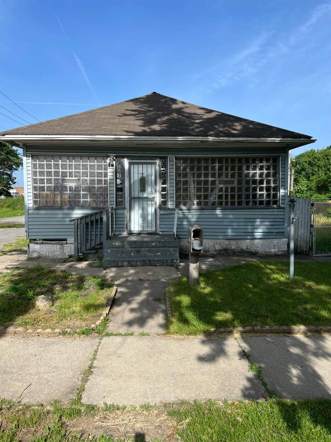464 Porter Street - Photo 1