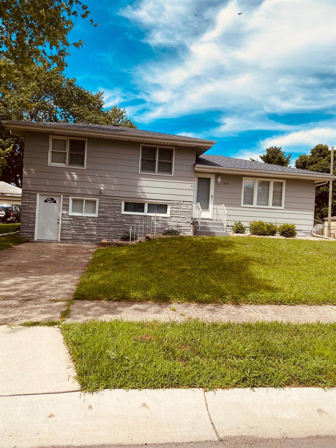 1420 62nd Avenue - Photo 1