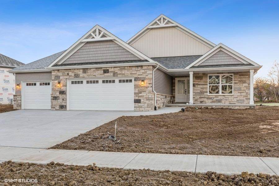 1014 Oak Grove Court - Photo 1