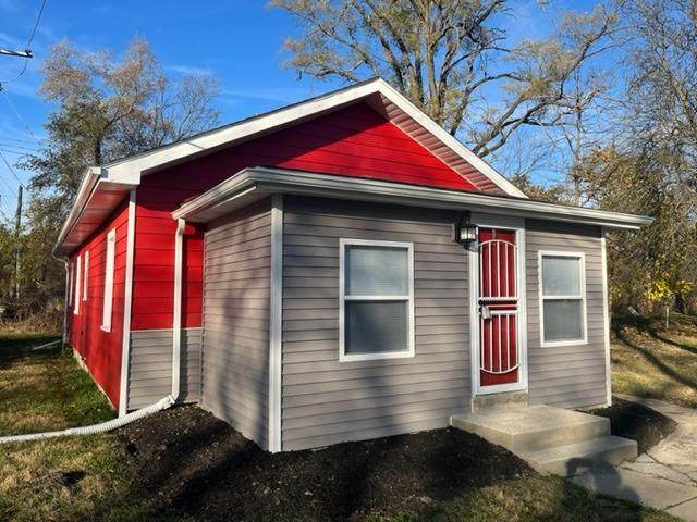1040 43rd Avenue - Photo 1