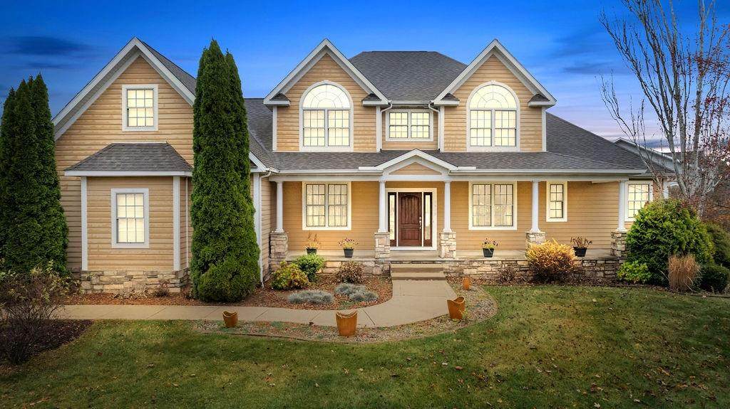 1915 Catkin Circle - Photo 1
