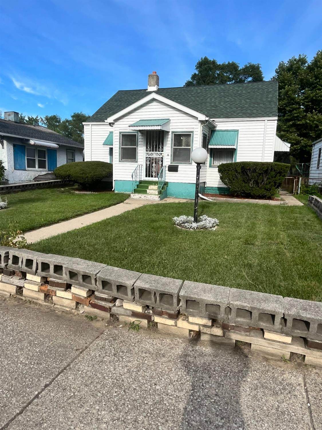 611 Burr Street - Photo 1