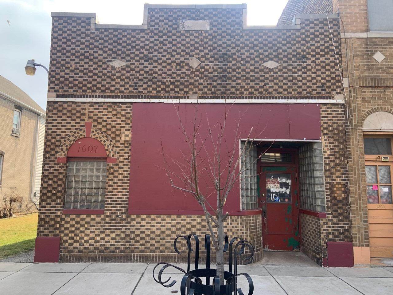1607 Broadway Street - Photo 1