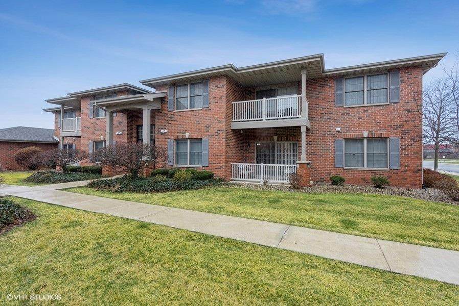 540 Cambridge Court - Photo 1