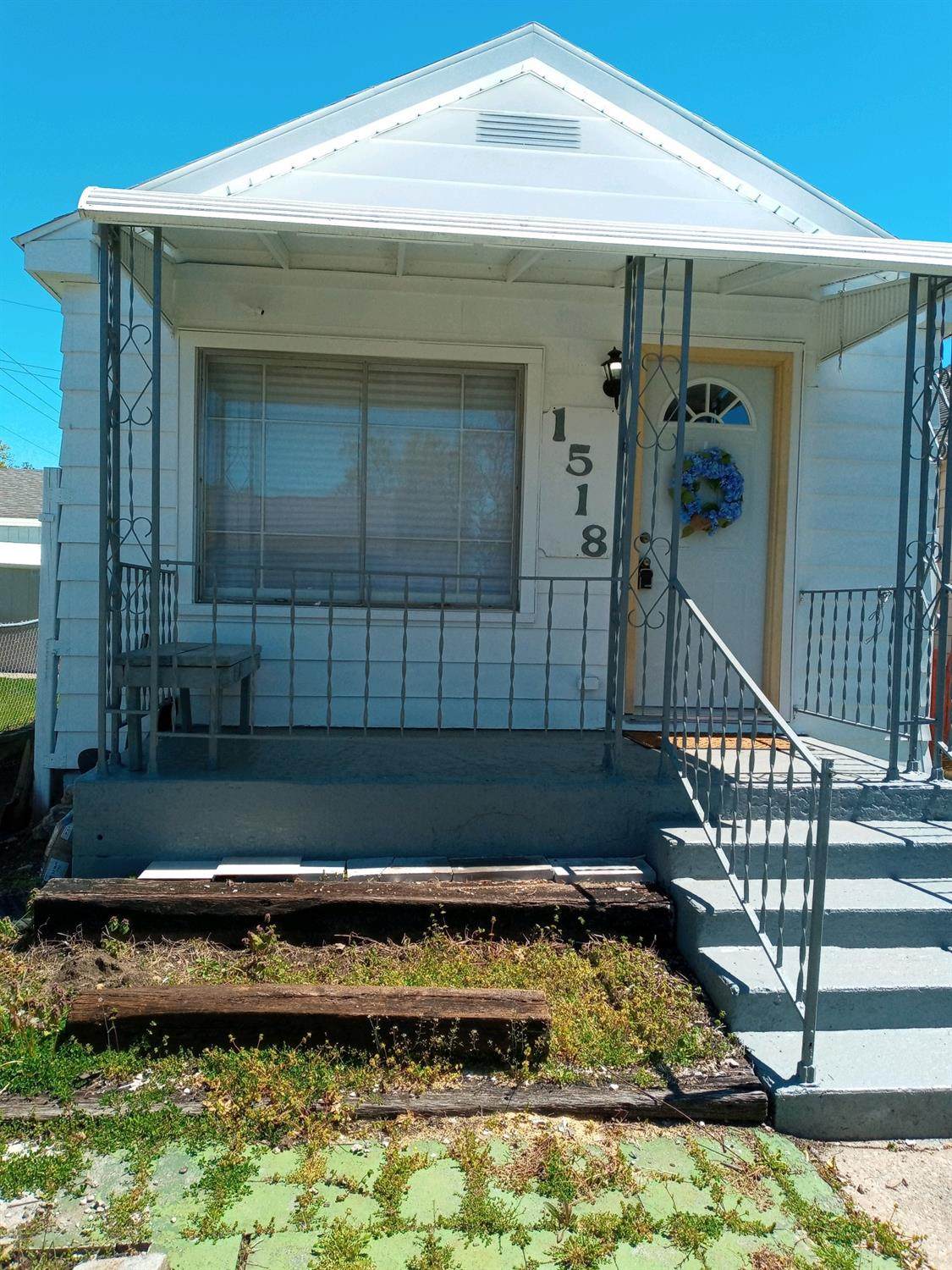 1518 Oak St. - Photo 1