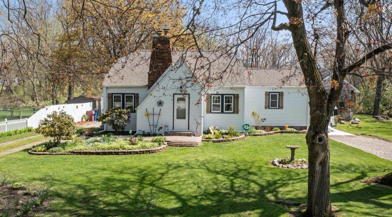 105 Crescent Drive - Photo 1