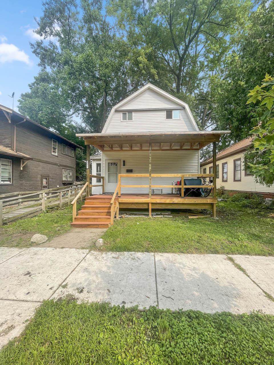 407 Maple Avenue - Photo 1
