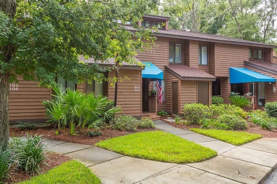 893 Wimbledon Drive - Photo 1