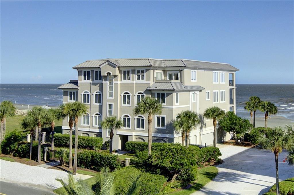 996 Beachview Drive - Photo 1