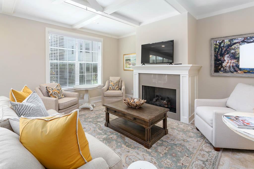 111 Gascoigne Ave - Photo 1