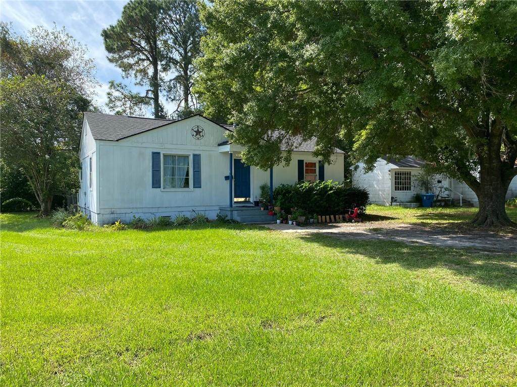 3301 Kemble Avenue - Photo 1