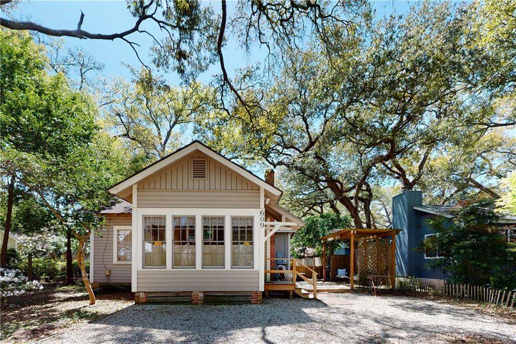 609 Sea Breeze Drive - Photo 1