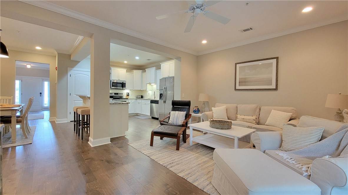 606 Mariners Circle - Photo 1