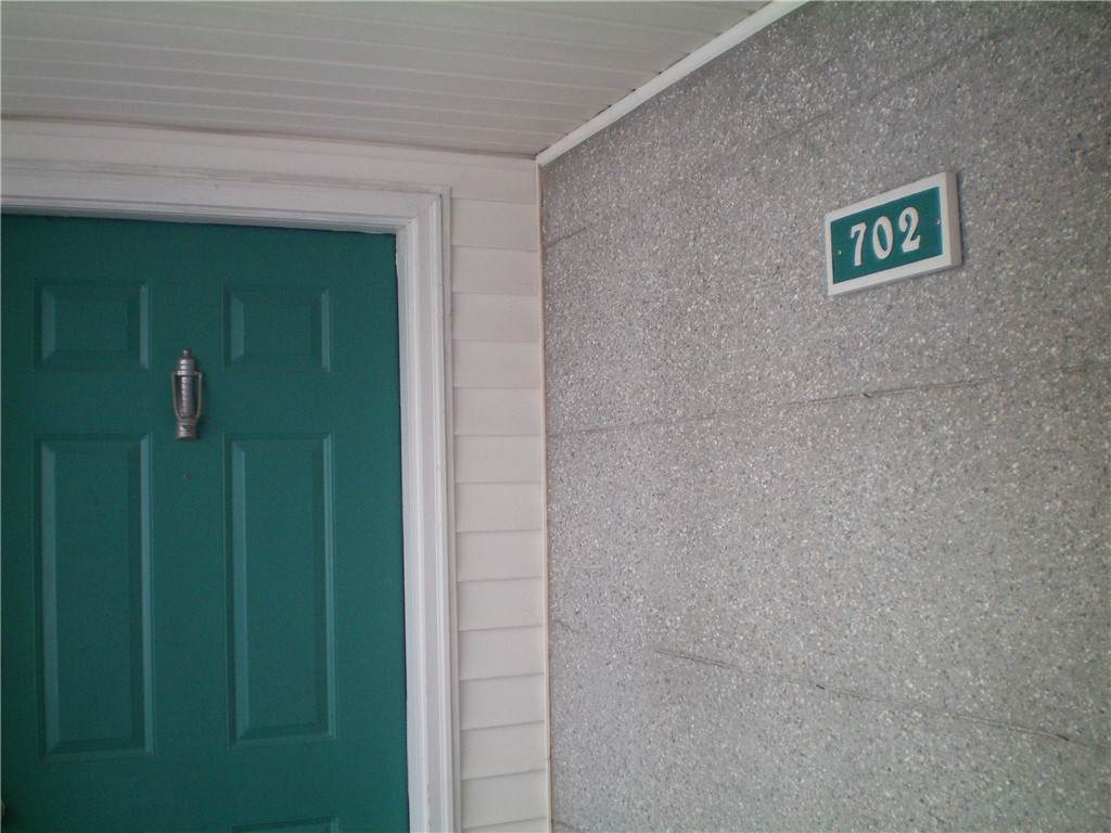 702 Island Square Drive - Photo 1