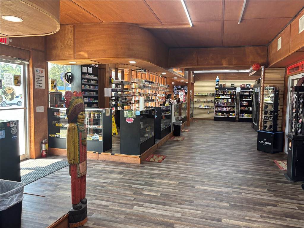 305 W Bay Street - Photo 1