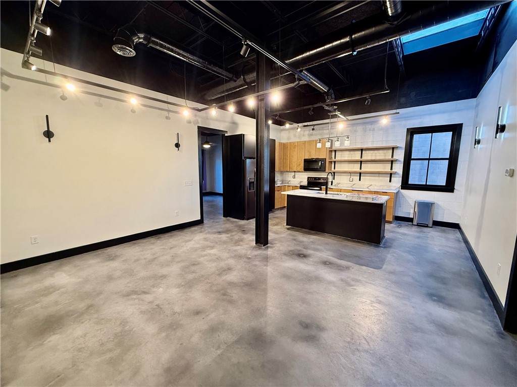 706 Gloucester Street - Photo 1