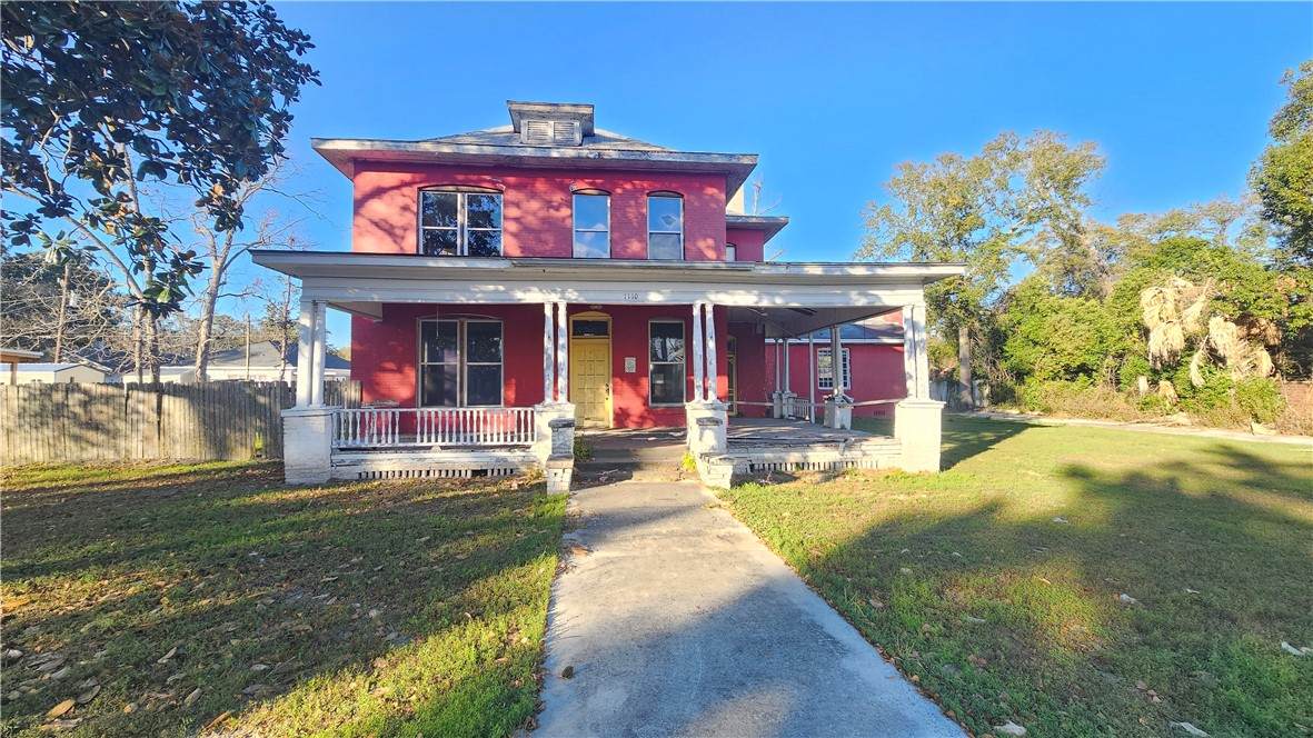 1110 Elizabeth Street - Photo 1