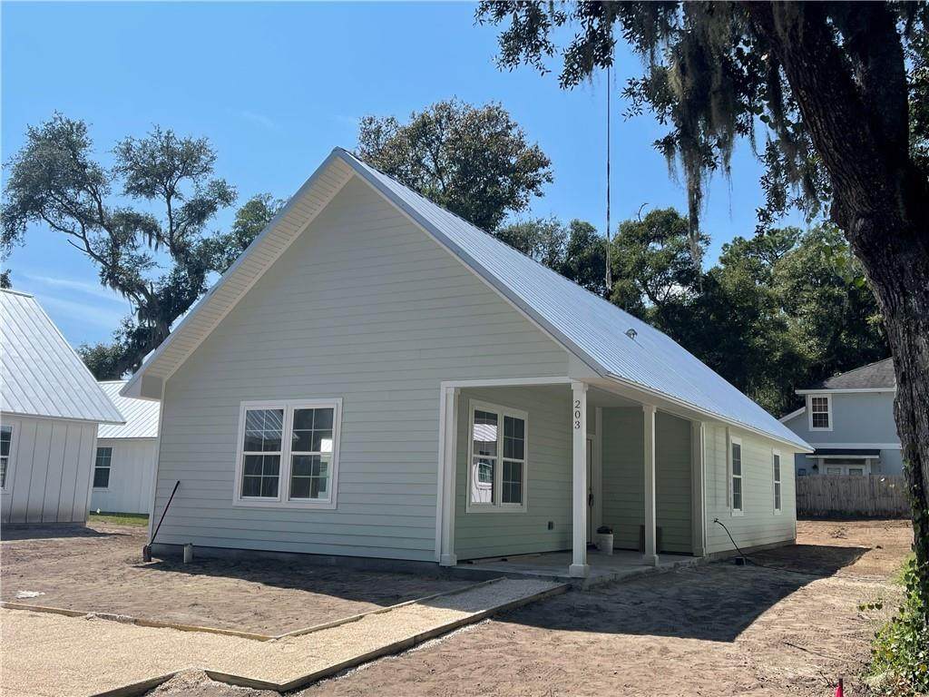 203 Magnolia Street - Photo 1