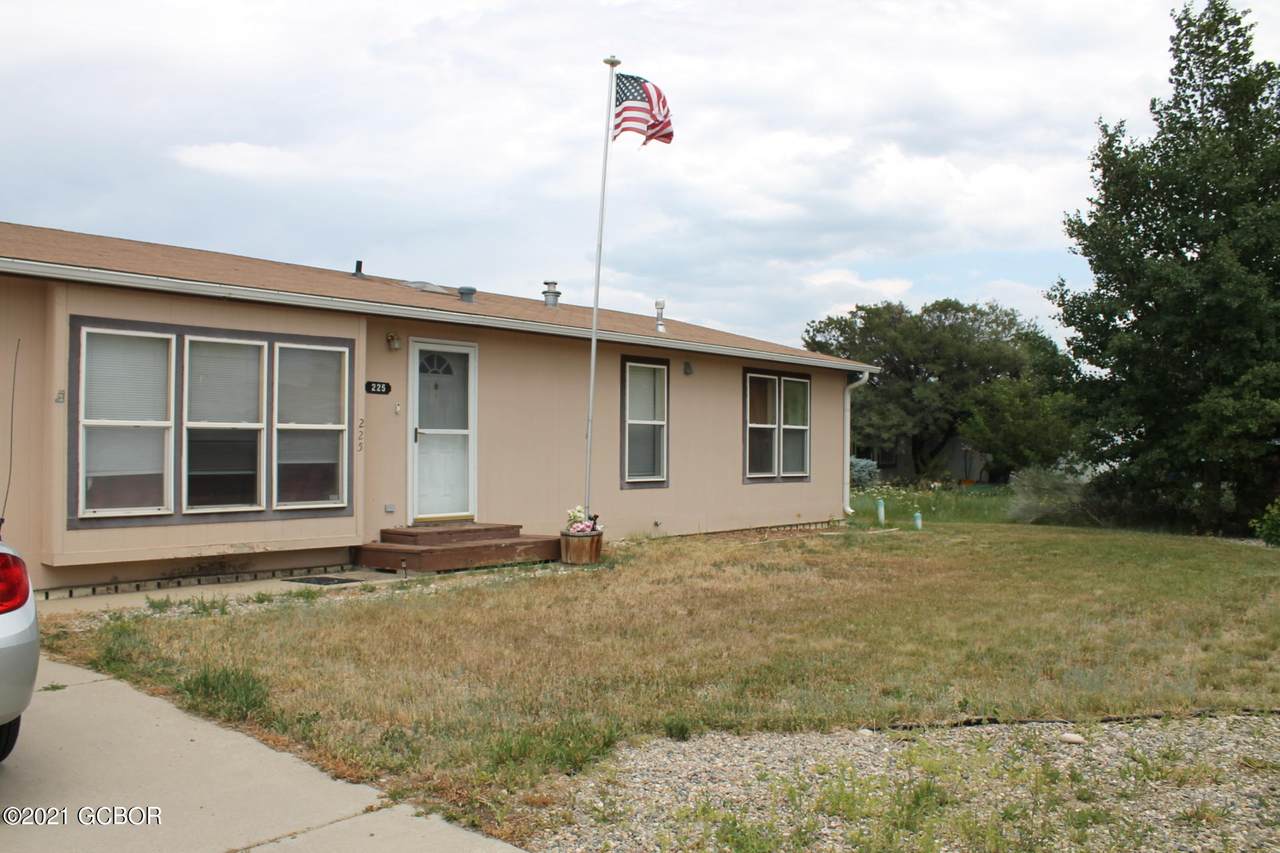 225 Vista Ave - Photo 1