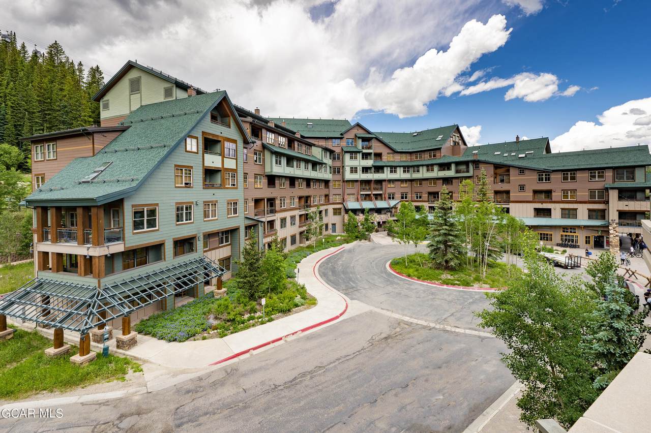 401 Nystrom - Photo 1