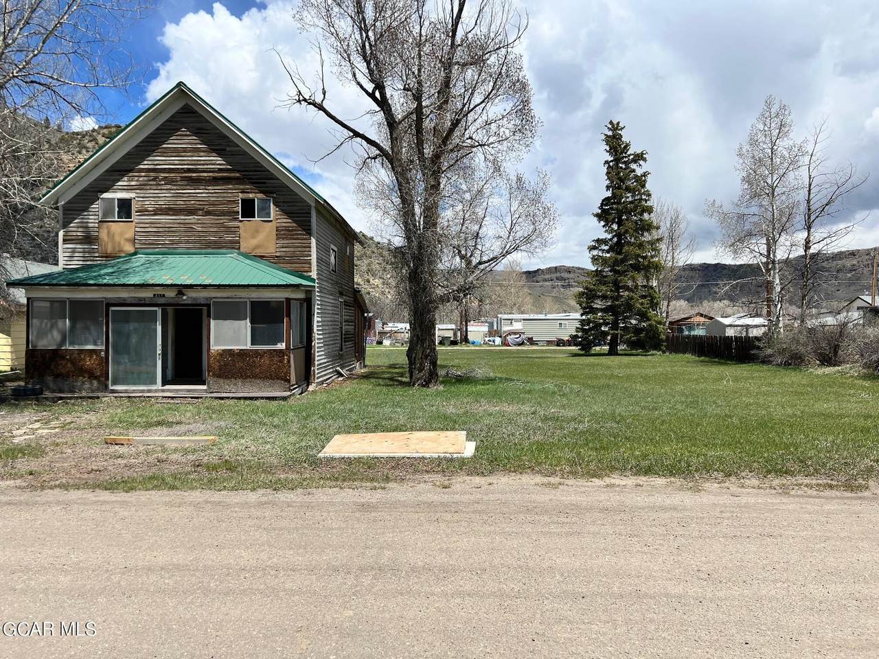 317 Nevava Avenue - Photo 1