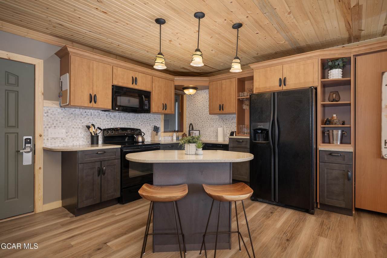 96 Mountainside - Photo 1