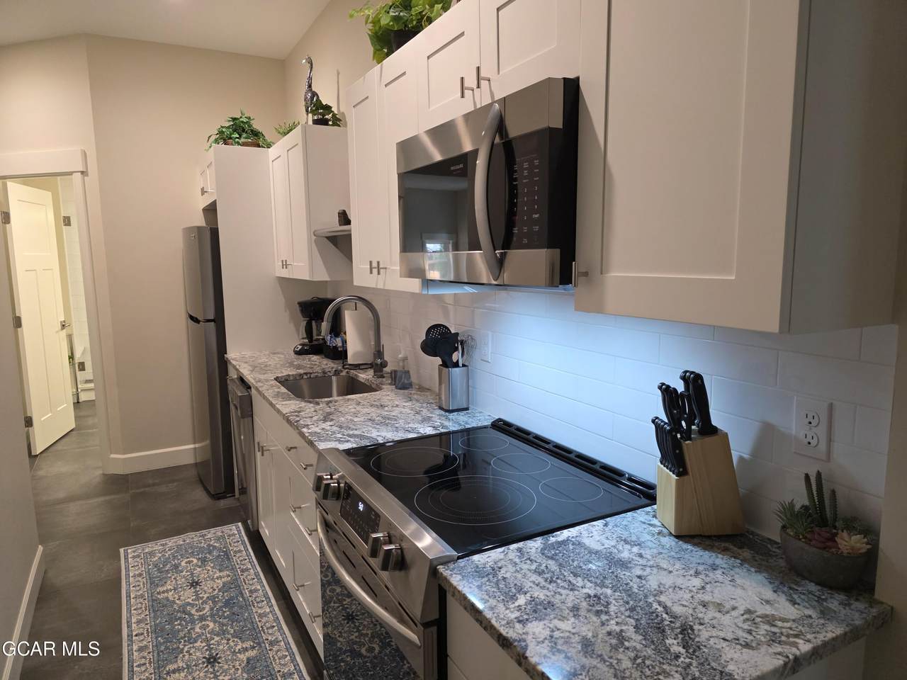 800 Park Avenue - Photo 1