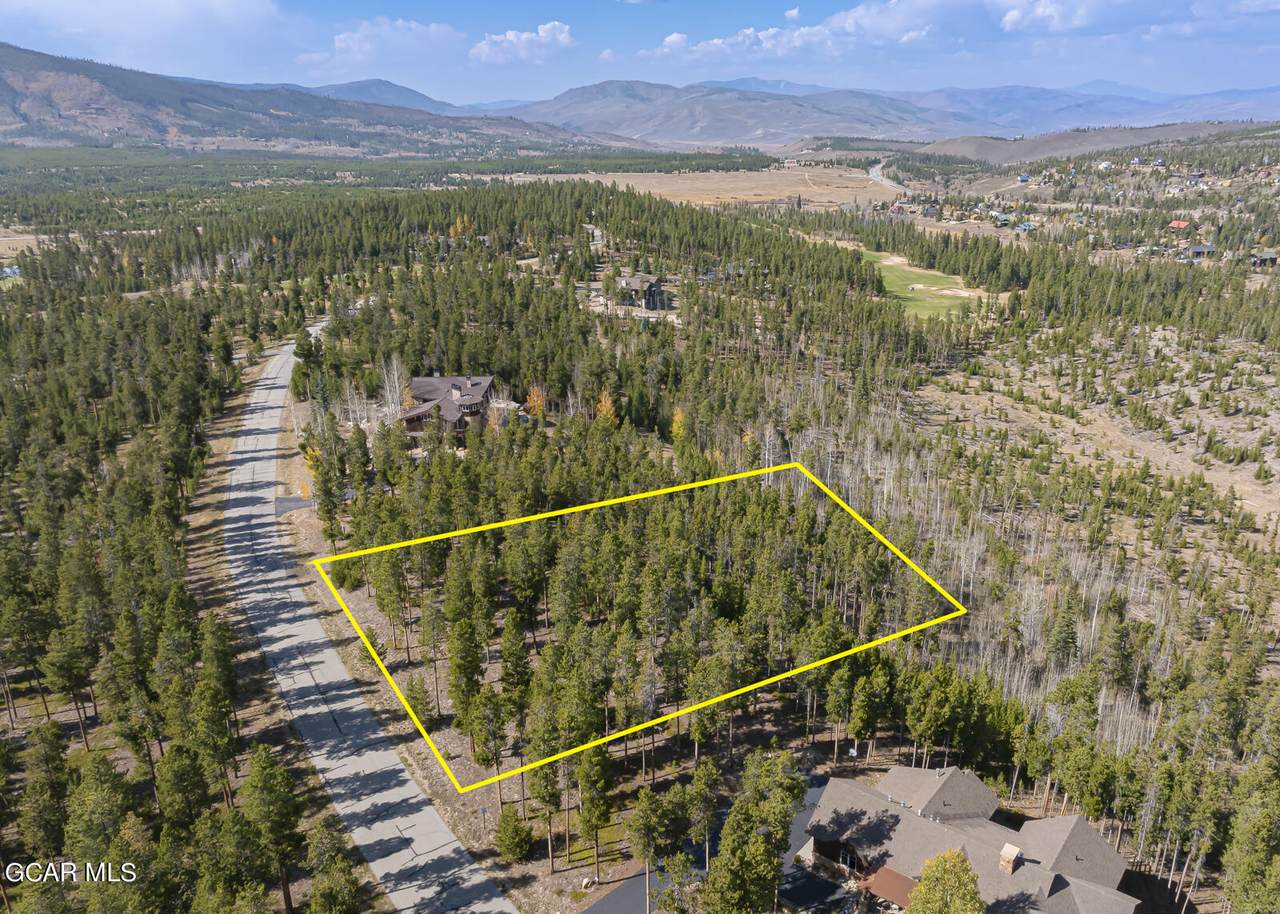 3004 Golf Course Circle - Photo 1