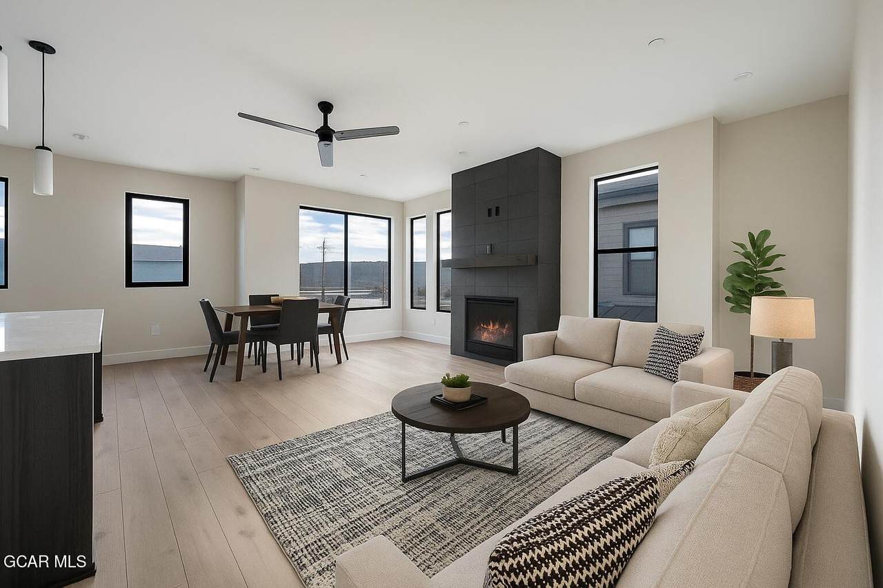 378 E Agate Avenue - Photo 1