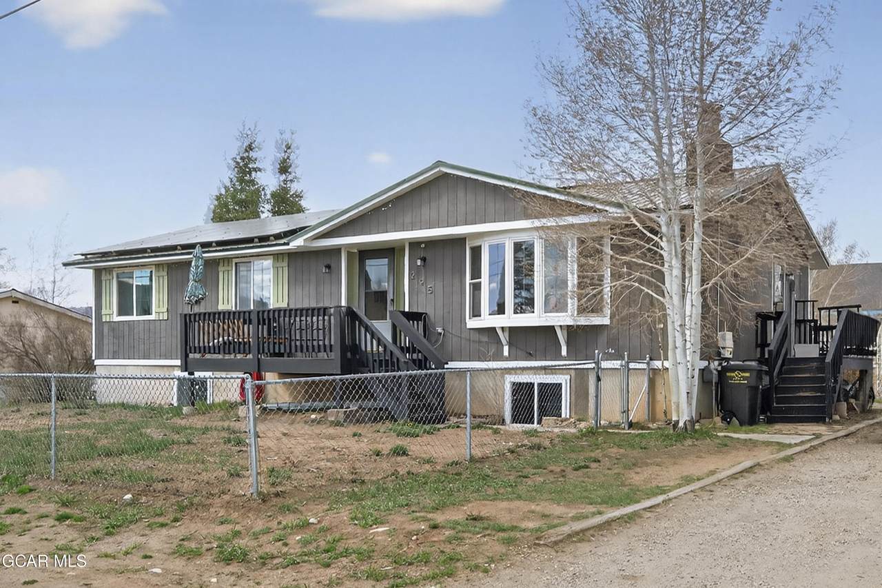 285 Diamond Avenue - Photo 1