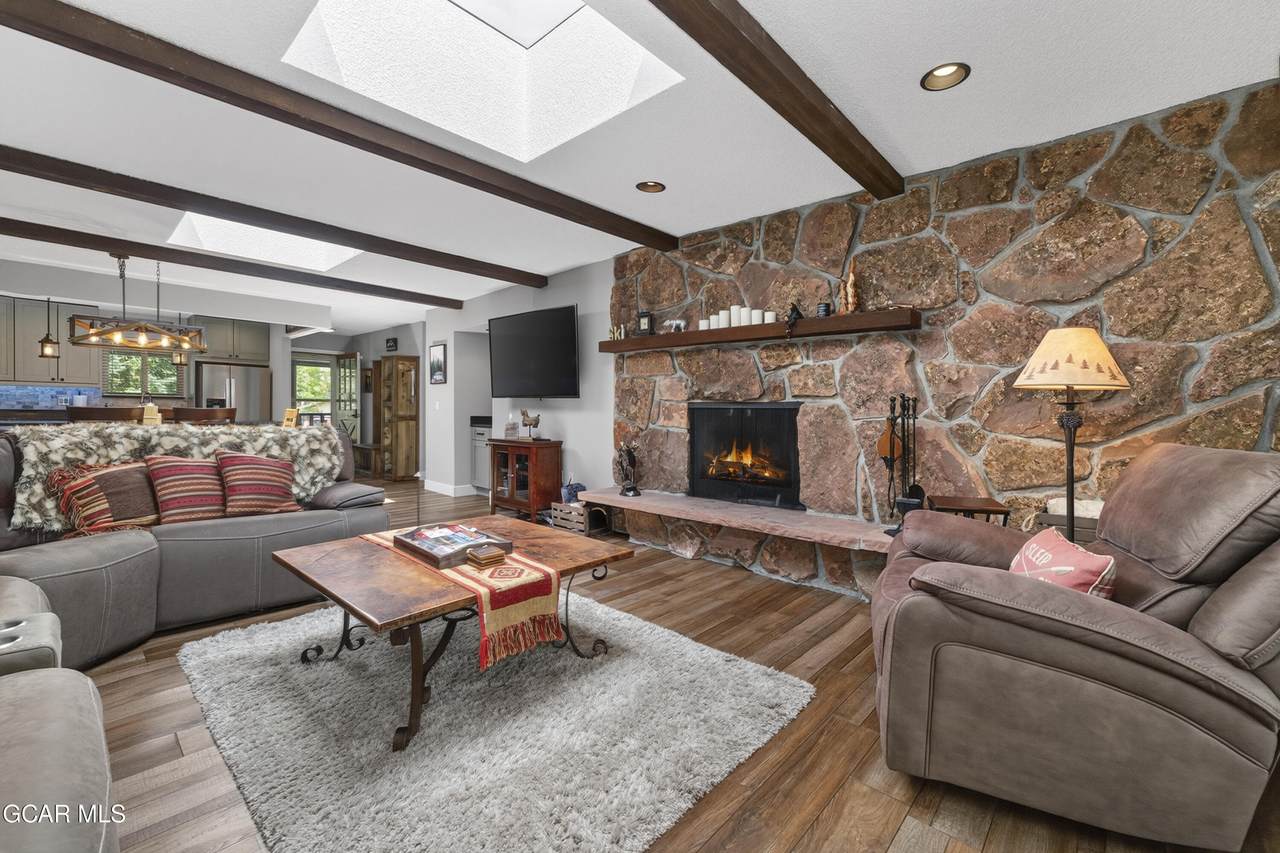 357 Hi Country Drive - Photo 1