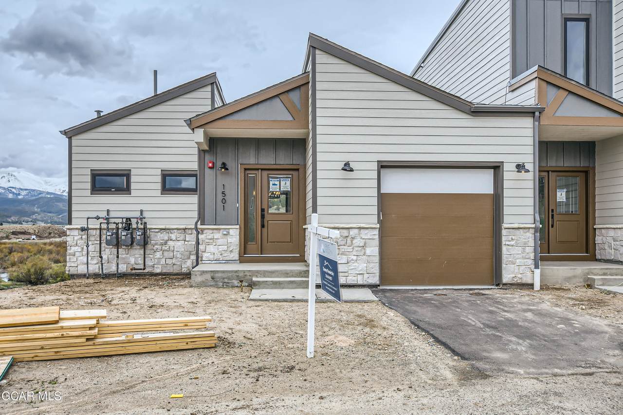 1501 James Drive - Photo 1