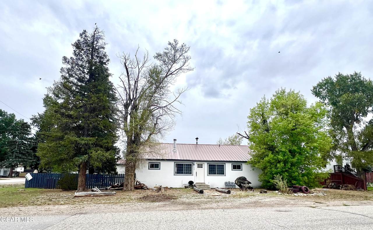 404 5TH Street - Photo 1