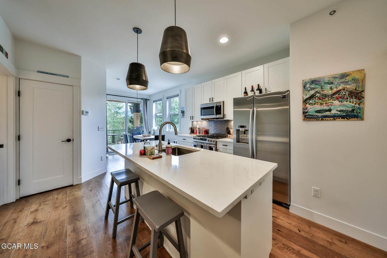 800 Park Avenue - Photo 1