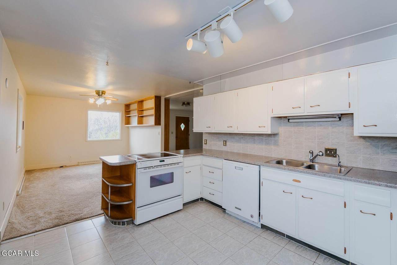 2 Diamond Avenue - Photo 1