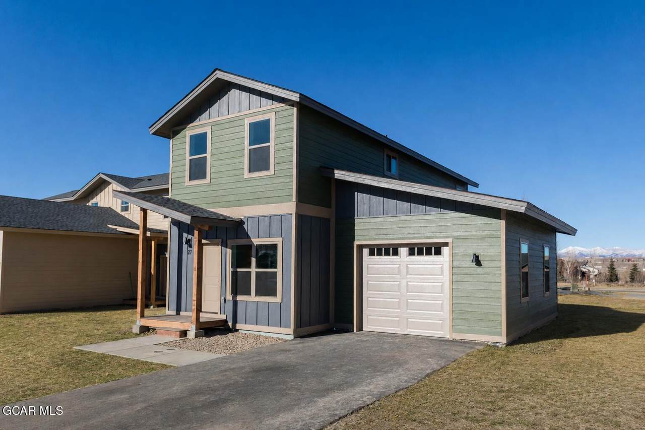 27 Hackamore Drive - Photo 1