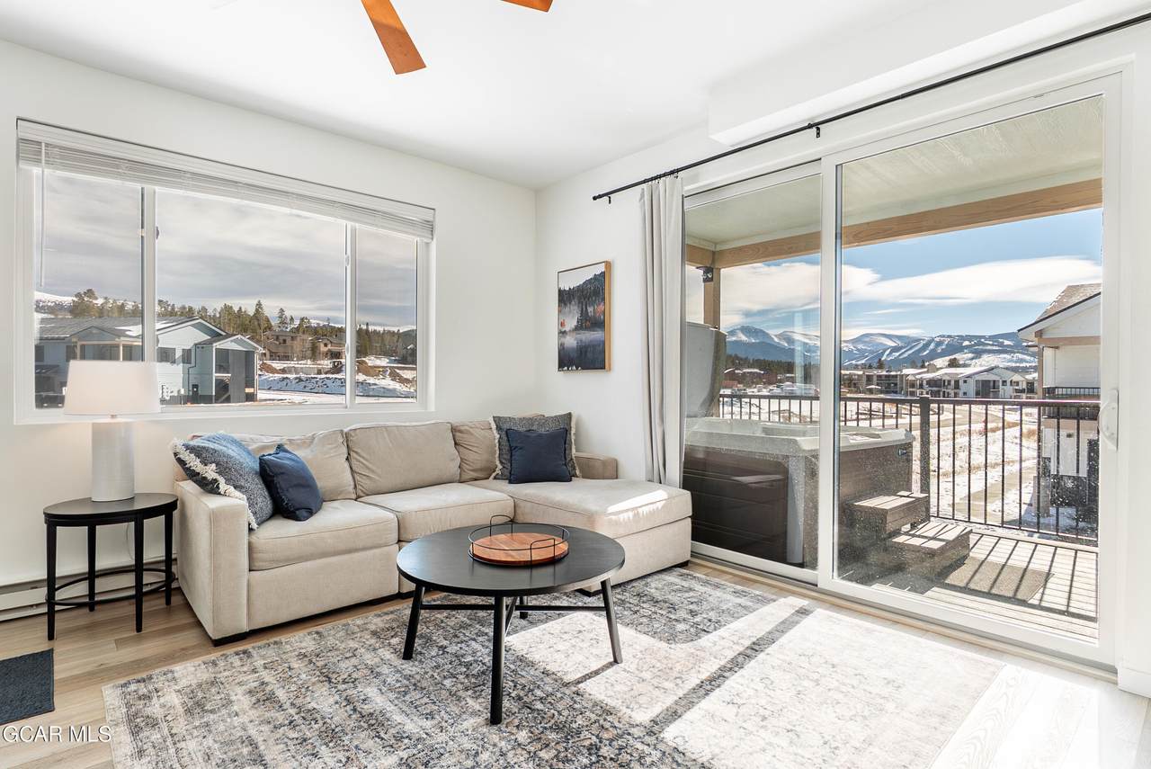 401 Meadow Mile - Photo 1