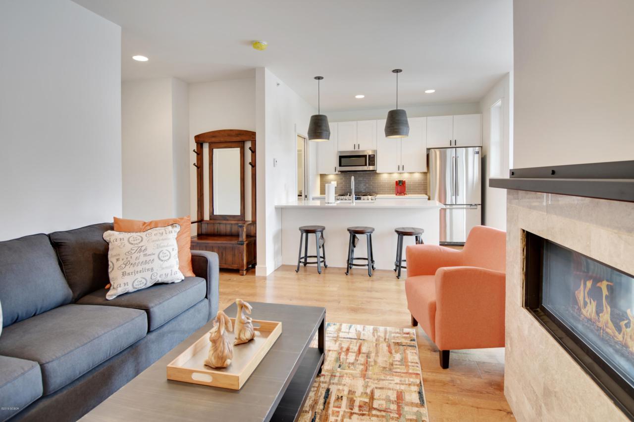 800 Park Ave - Photo 1