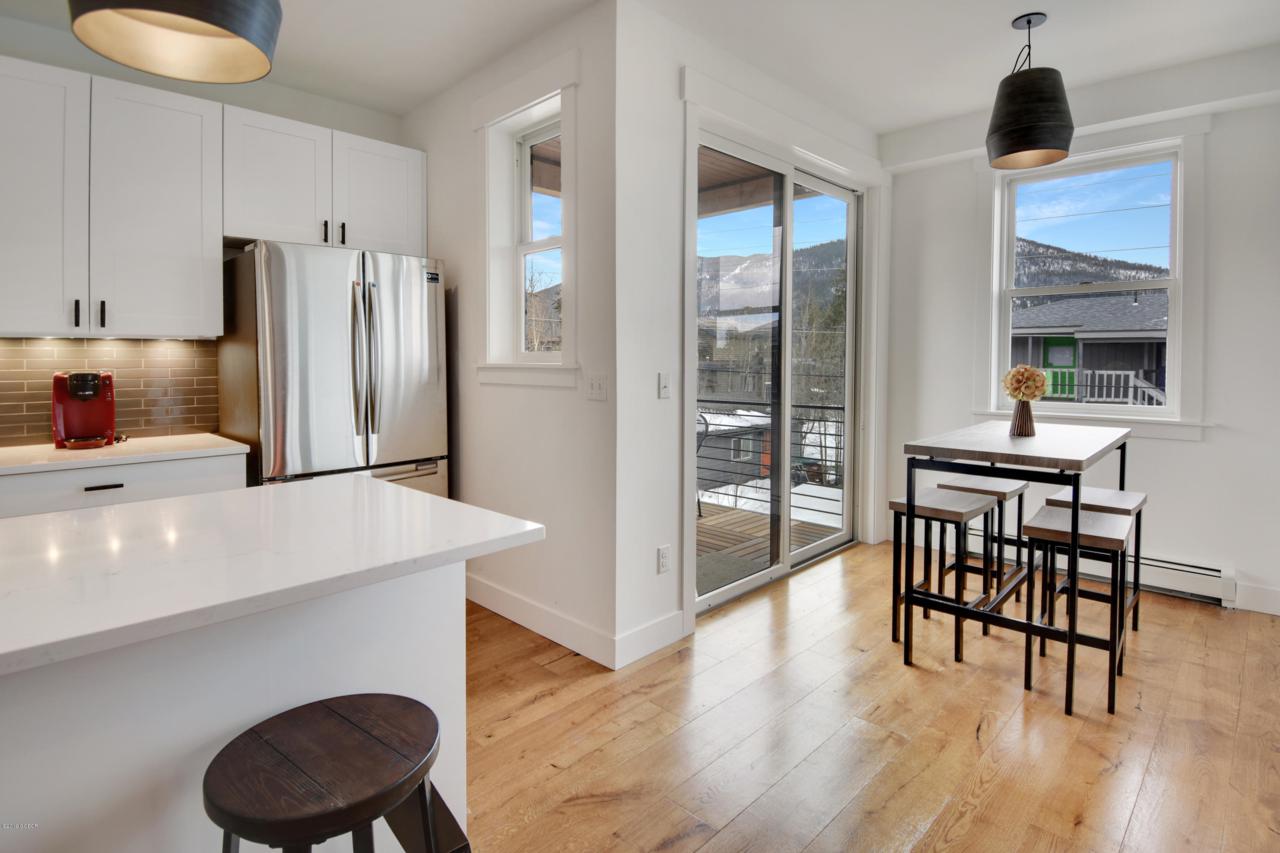 800 Park Ave - Photo 1