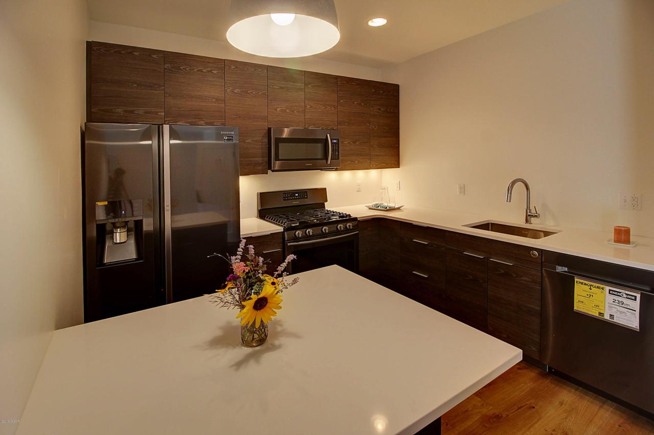 800 Park Ave - Photo 1