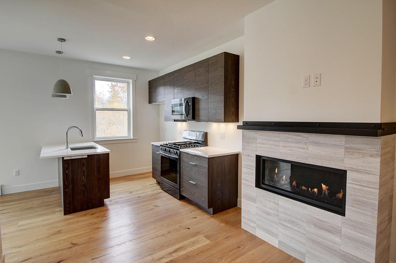 800 Park Ave - Photo 1