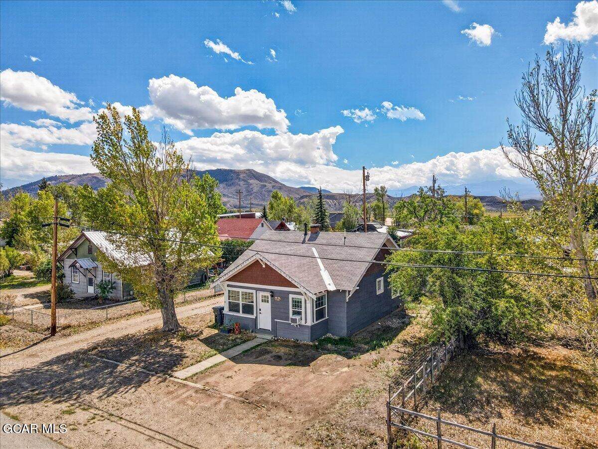 404 Range Avenue - Photo 1