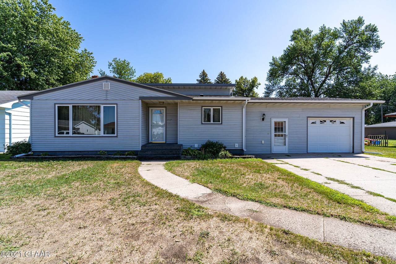 717 Booth Avenue - Photo 1